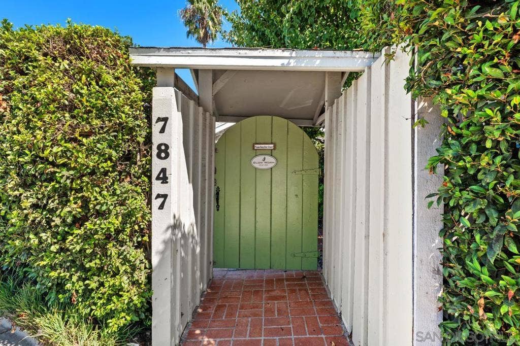 7847 Exchange Place, La Jolla, CA 92037