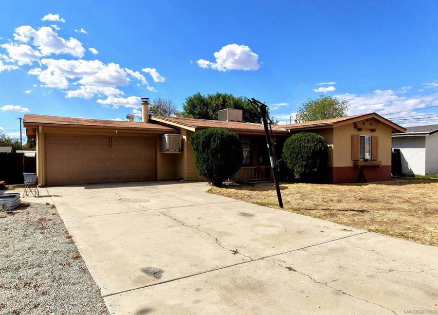 Property photo for 565 S Taylor St, Hemet, CA