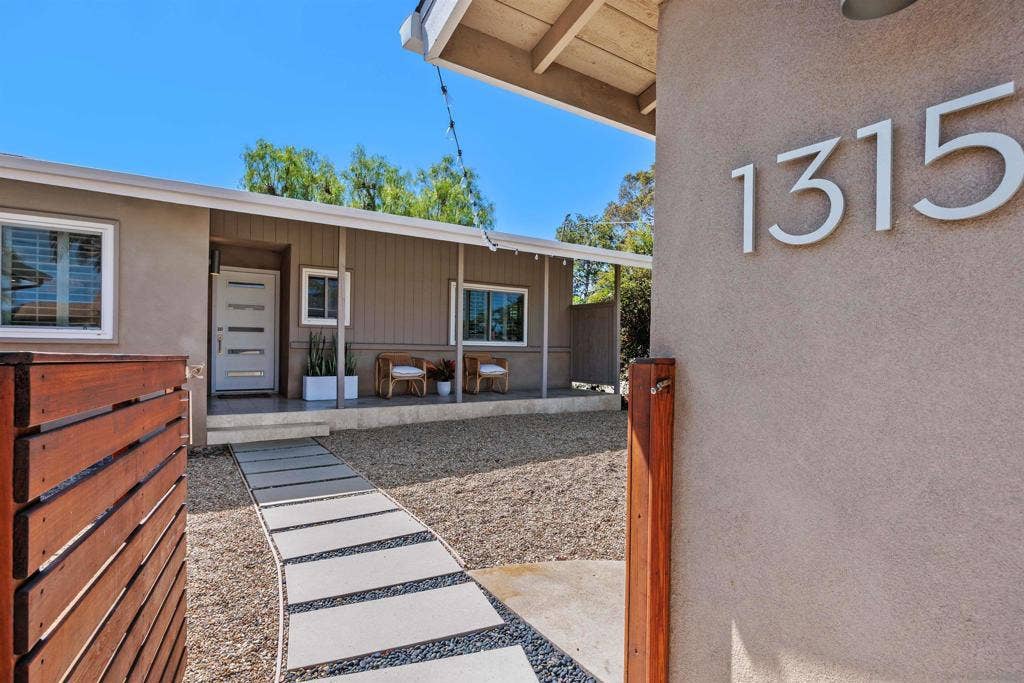 1315 Crestridge Dr., Oceanside, CA 92054 1315 Crestridge Dr., Oceanside, CA 92054