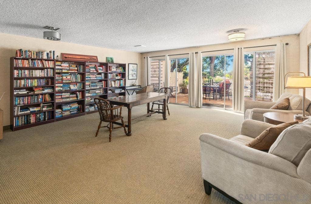 4900 Rosehedge Dr, #304, La Mesa, CA 91942
