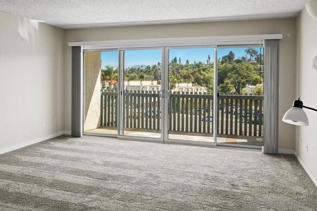 4900 Rosehedge Dr, #304, La Mesa, CA 91942