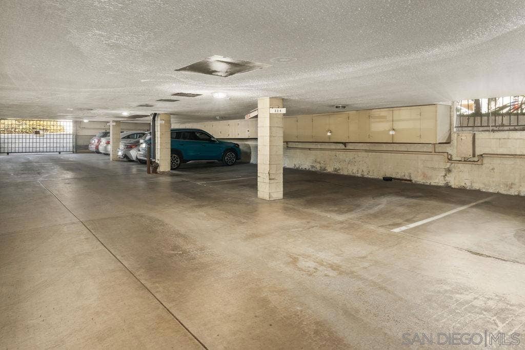 Parking Lot/Garage