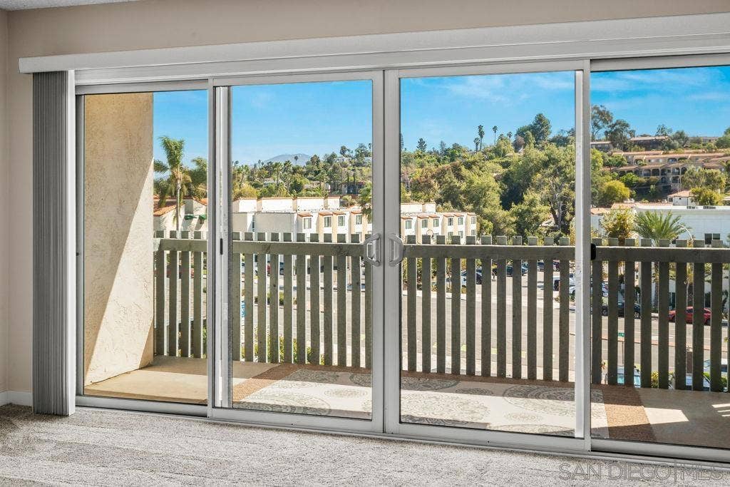 4900 Rosehedge Dr, #304, La Mesa, CA 91942