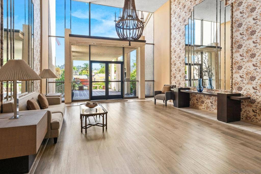4900 Rosehedge Dr, #304, La Mesa, CA 91942