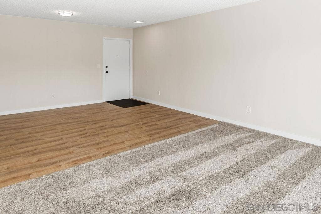 4900 Rosehedge Dr, #304, La Mesa, CA 91942