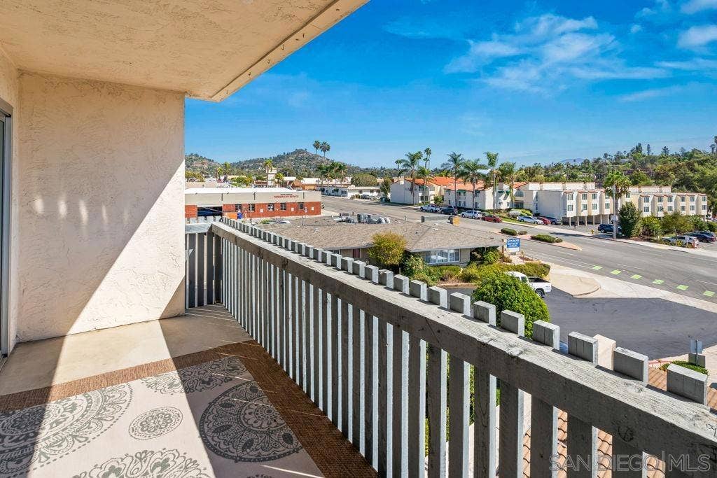 4900 Rosehedge Dr, #304, La Mesa, CA 91942