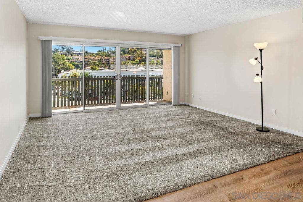 4900 Rosehedge Dr, #304, La Mesa, CA 91942