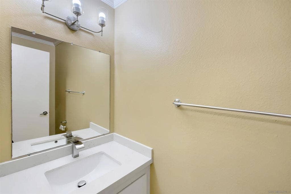 5095 La Cuenta Dr, San Diego, CA 92124 5095 La Cuenta Dr, San Diego, CA 92124