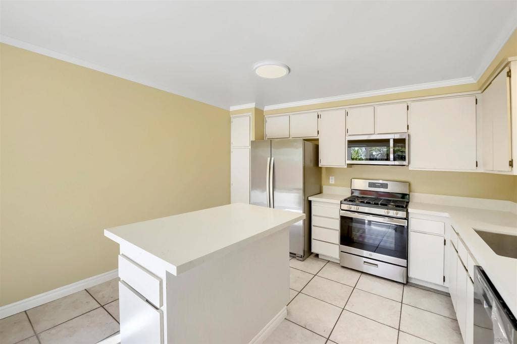 5095 La Cuenta Dr, San Diego, CA 92124 5095 La Cuenta Dr, San Diego, CA 92124