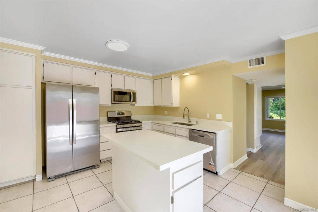5095 La Cuenta Dr, San Diego, CA 92124 5095 La Cuenta Dr, San Diego, CA 92124