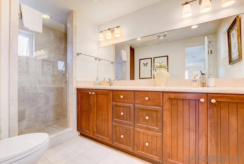 721 Ensenada Ct., San Diego, CA 92109 721 Ensenada Ct., San Diego, CA 92109