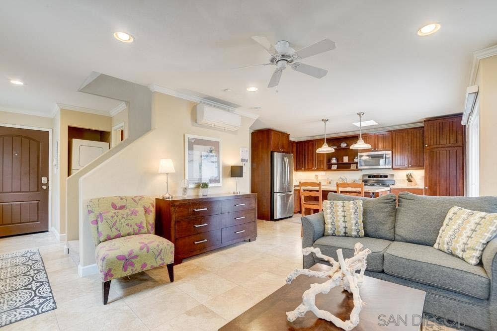 721 Ensenada Ct., San Diego, CA 92109 721 Ensenada Ct., San Diego, CA 92109