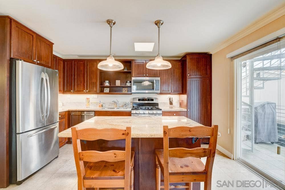721 Ensenada Ct., San Diego, CA 92109 721 Ensenada Ct., San Diego, CA 92109