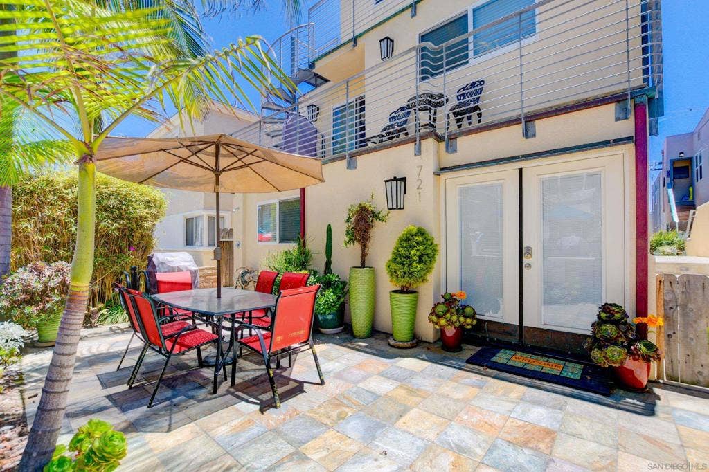 721 Ensenada Ct., San Diego, CA 92109 Courtyard