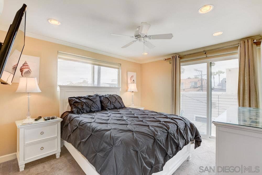 721 Ensenada Ct., San Diego, CA 92109 721 Ensenada Ct., San Diego, CA 92109