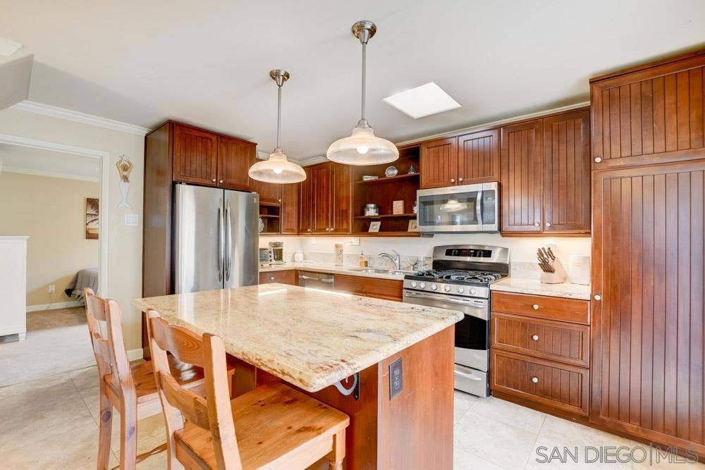 721 Ensenada Ct., San Diego, CA 92109 721 Ensenada Ct., San Diego, CA 92109