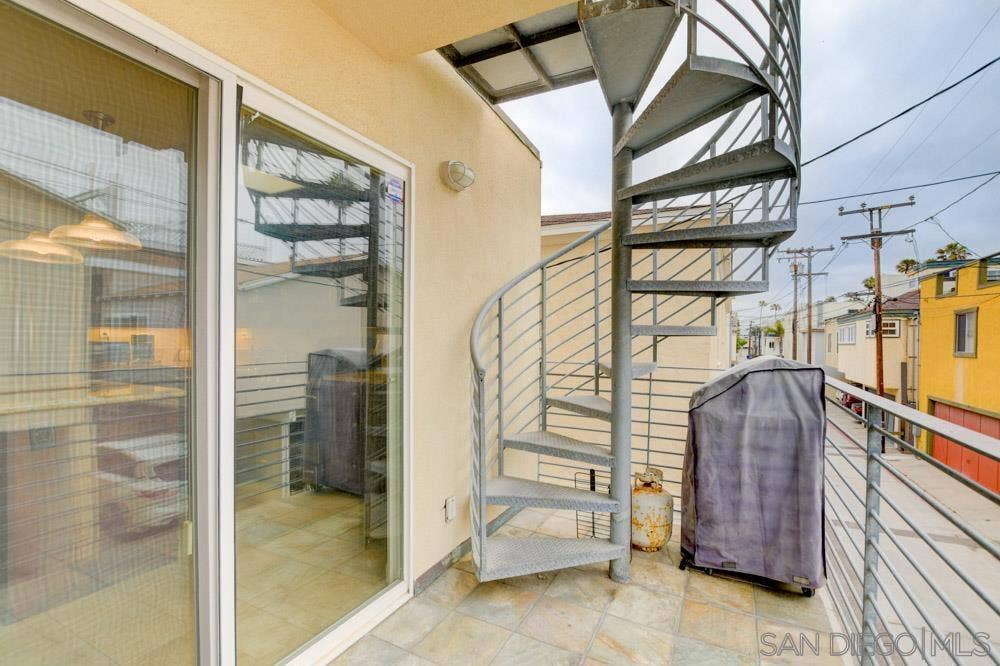 721 Ensenada Ct., San Diego, CA 92109 721 Ensenada Ct., San Diego, CA 92109
