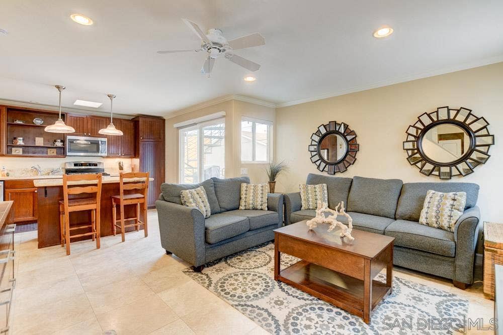 721 Ensenada Ct., San Diego, CA 92109 721 Ensenada Ct., San Diego, CA 92109