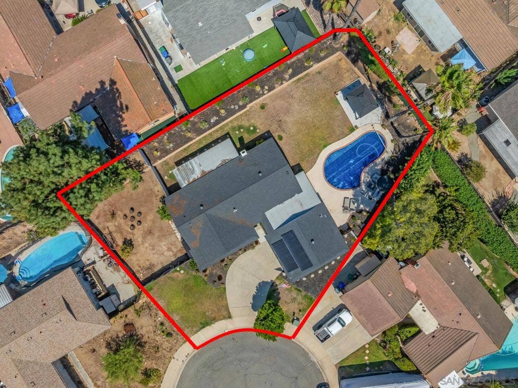 Expansive lot