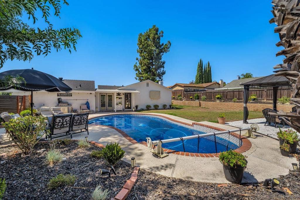 Swimming Pool/Hot Tub/Sauna