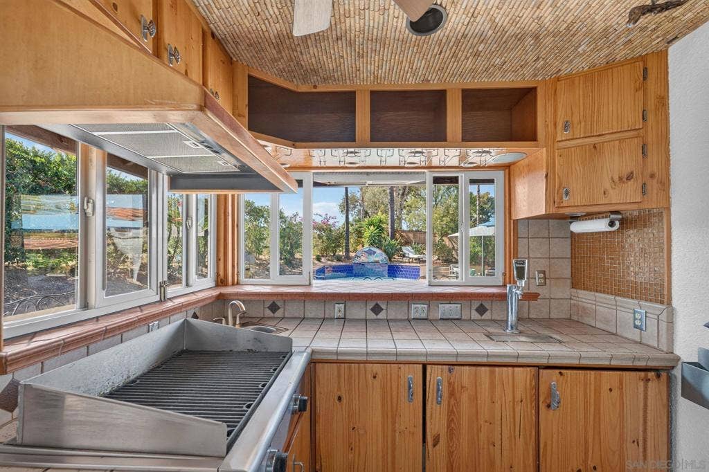 2735 Crownpoint Pl, Escondido, CA 92027 2735 Crownpoint Pl, Escondido, CA 92027