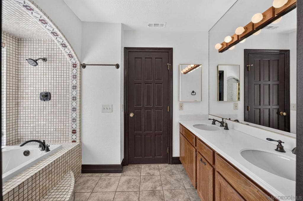 2735 Crownpoint Pl, Escondido, CA 92027 2735 Crownpoint Pl, Escondido, CA 92027