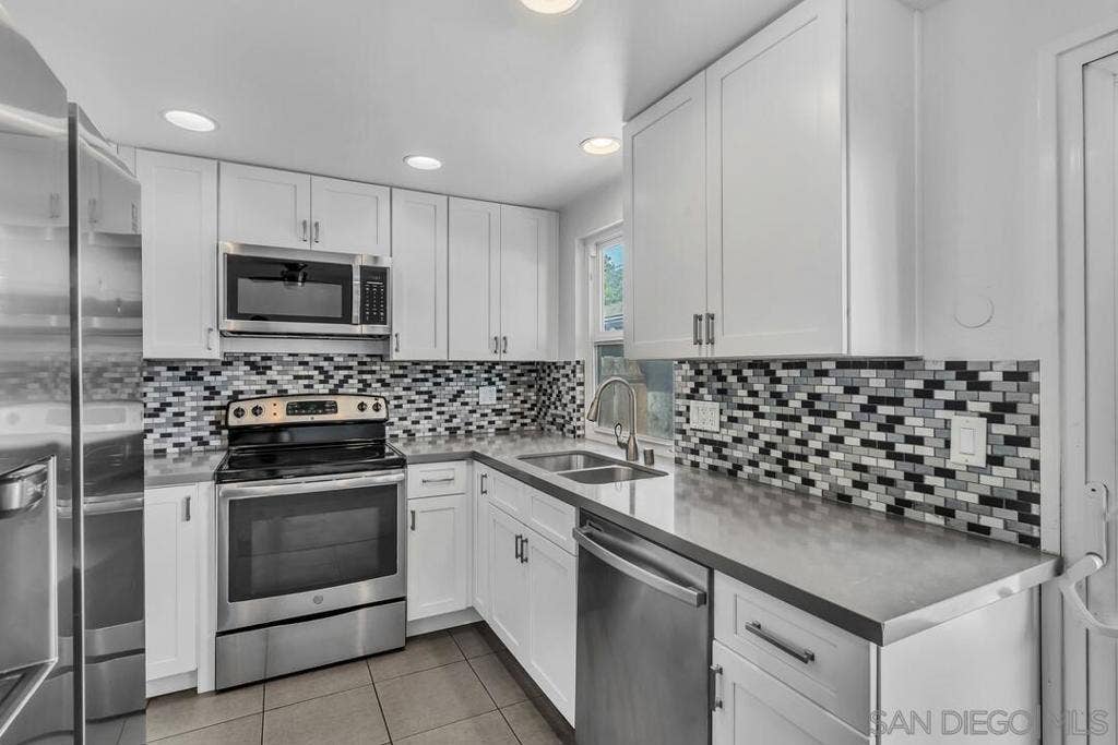 10604 Queen Jessica Ln., Santee, CA 92071