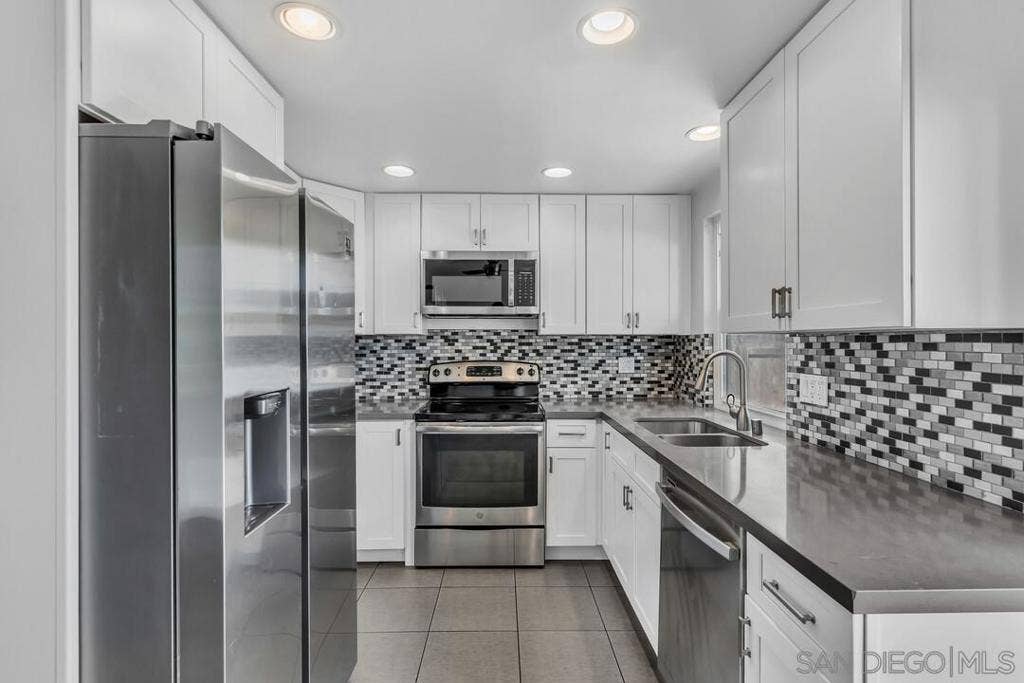 10604 Queen Jessica Ln., Santee, CA 92071