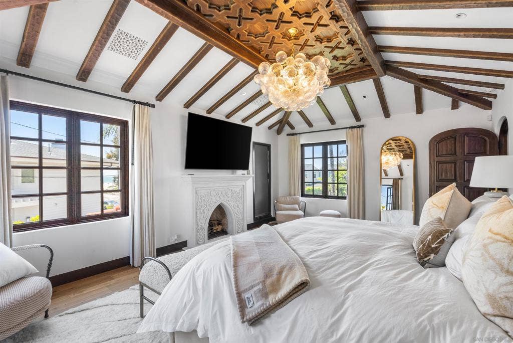 1127 F Ave, Coronado, CA 92118