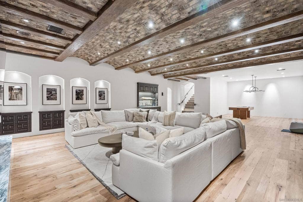 1127 F Ave, Coronado, CA 92118