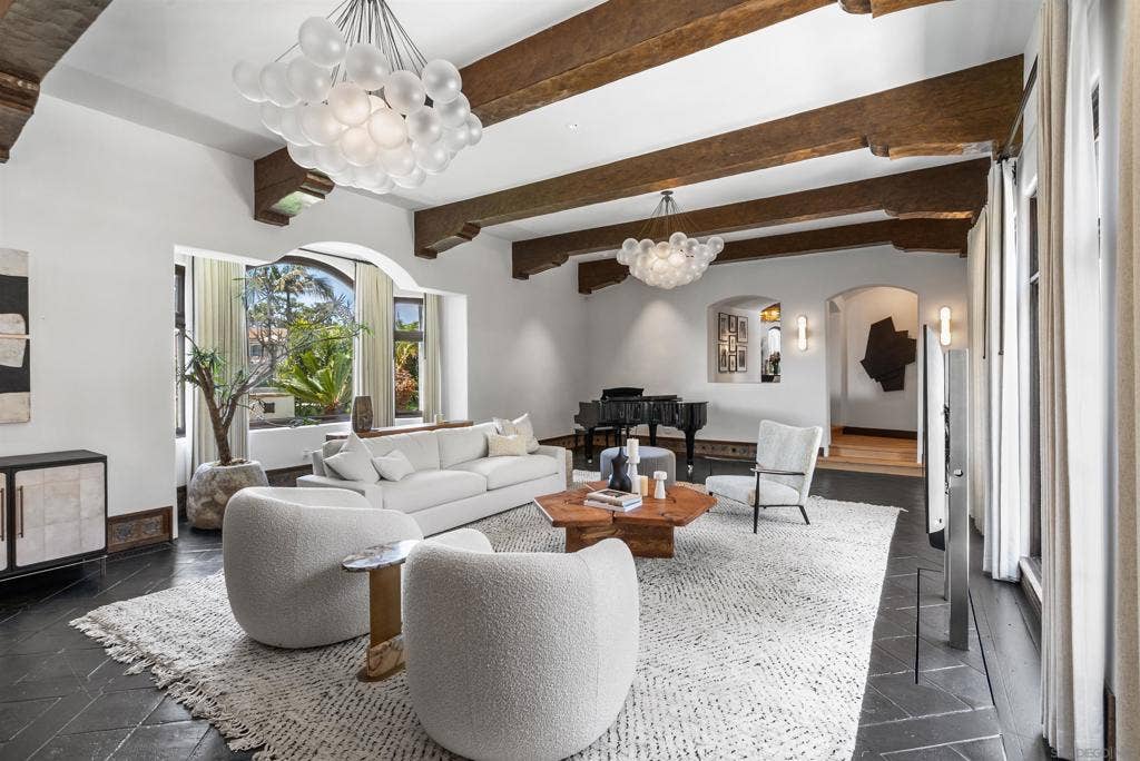 1127 F Ave, Coronado, CA 92118