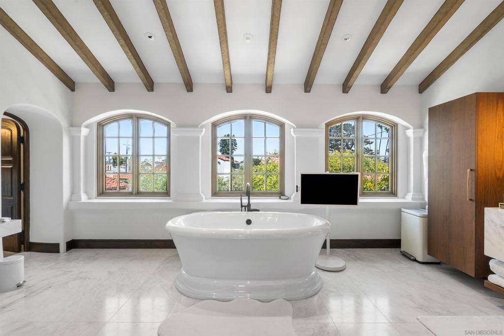 1127 F Ave, Coronado, CA 92118
