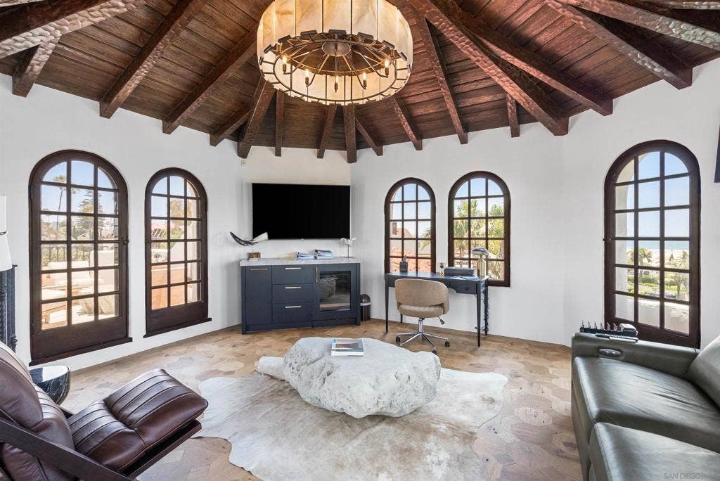 1127 F Ave, Coronado, CA 92118