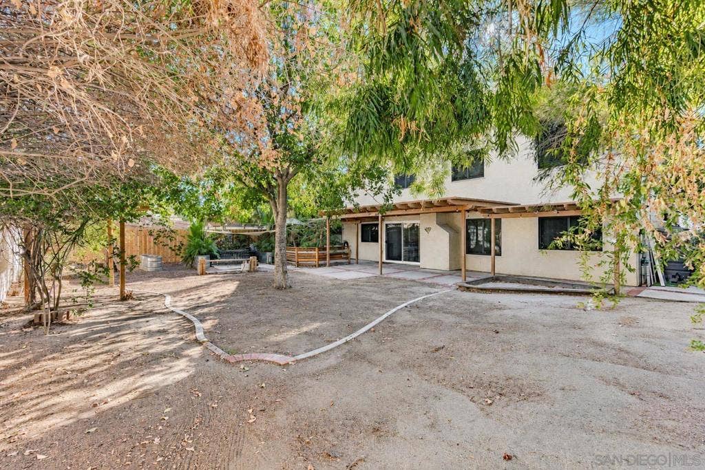 9212 Palomino Ridge Dr, Lakeside, CA 92040