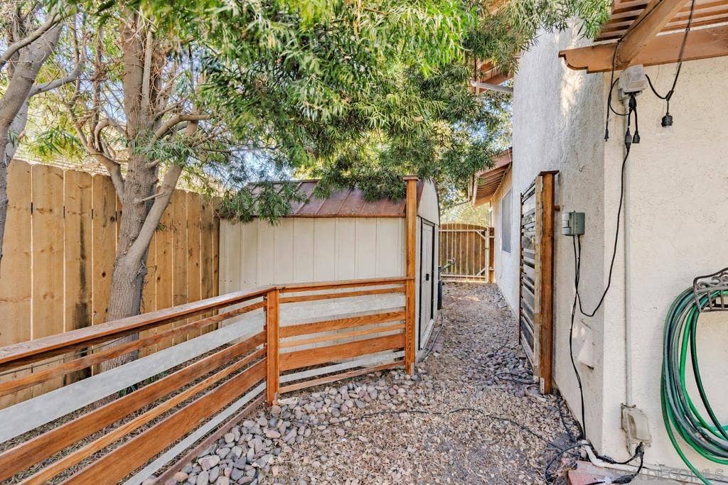 9212 Palomino Ridge Dr, Lakeside, CA 92040