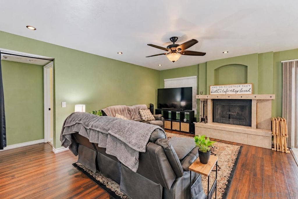 9212 Palomino Ridge Dr, Lakeside, CA 92040