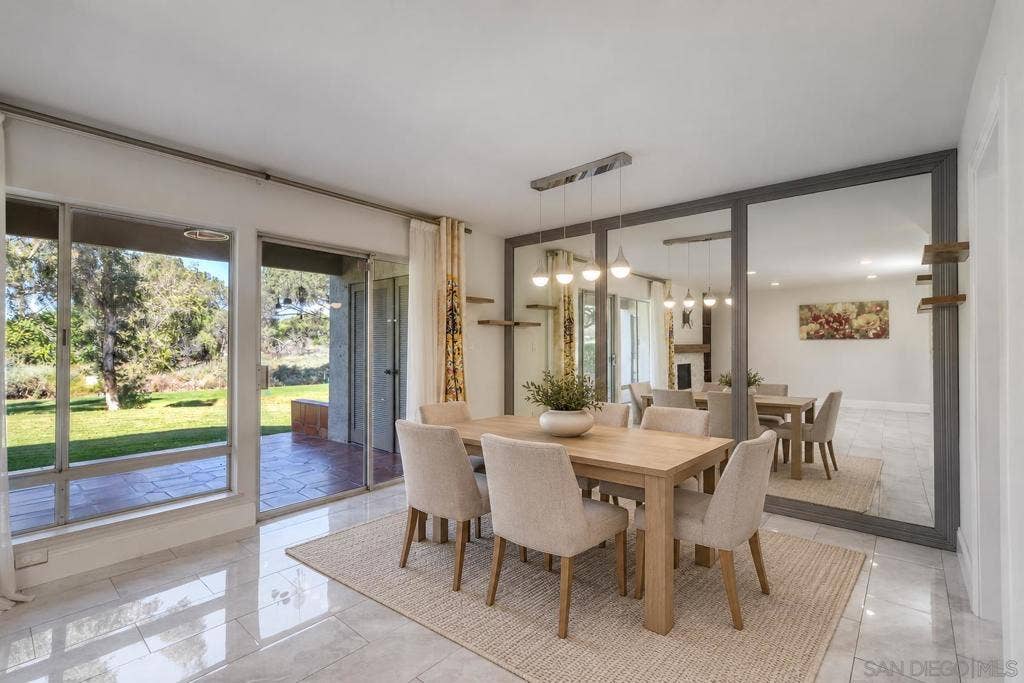 https://zimg.paragon.ice.com/ParagonImages/Property/PA/SDMLS/-536794/8/120/90/bec4f7943010a739ee871fdf2a14daad/3/c0e344fc2c55741c719b900c06bd64fb/-536794-4b1962a6-0784-4f4a-804c-28f6eaea78c6.JPG