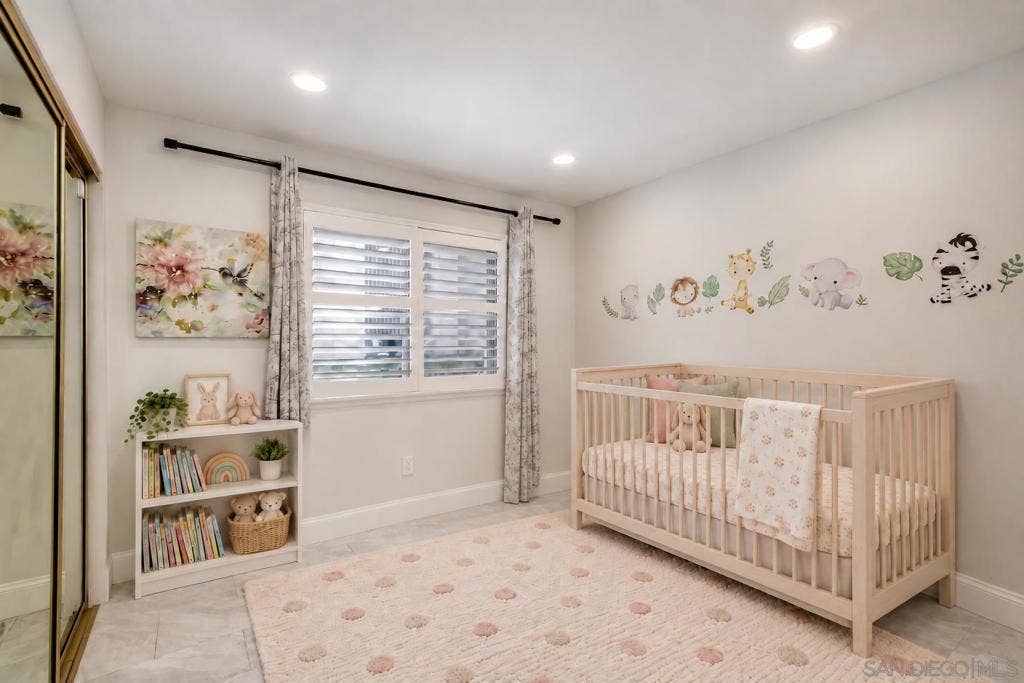 https://zimg.paragon.ice.com/ParagonImages/Property/PA/SDMLS/-536794/35/120/90/7cebe86493267e9e5e5626648c10e5d5/3/c0e344fc2c55741c719b900c06bd64fb/-536794-6103e933-c99a-45e4-b872-78894ede374d.JPG