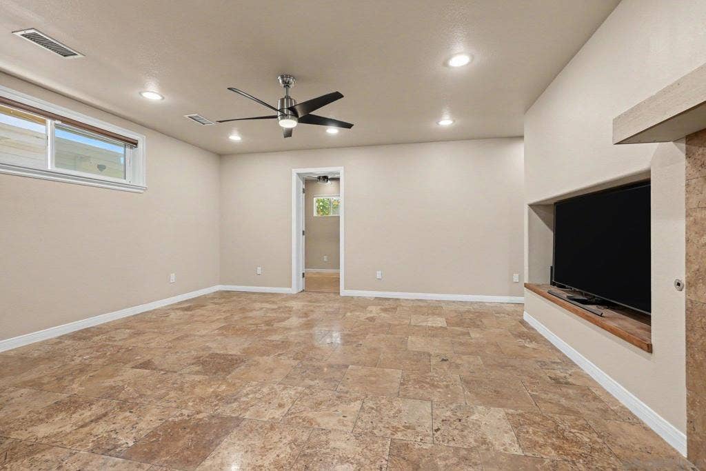 10964 Deering St, San Diego, CA 92126 10964 Deering St, San Diego, CA 92126