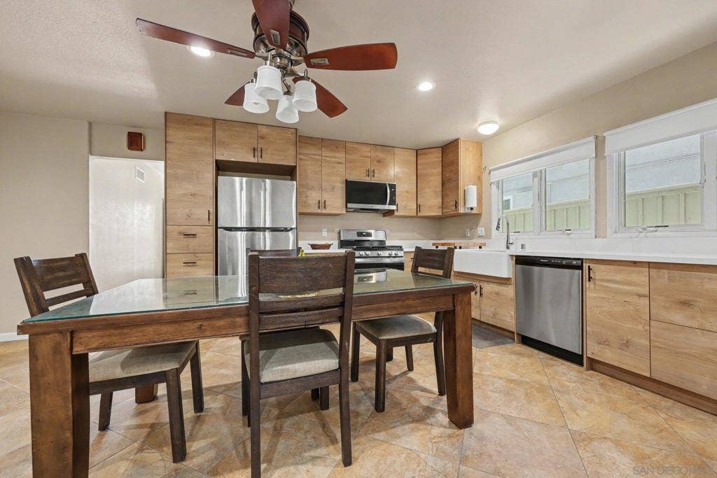 10964 Deering St, San Diego, CA 92126 10964 Deering St, San Diego, CA 92126