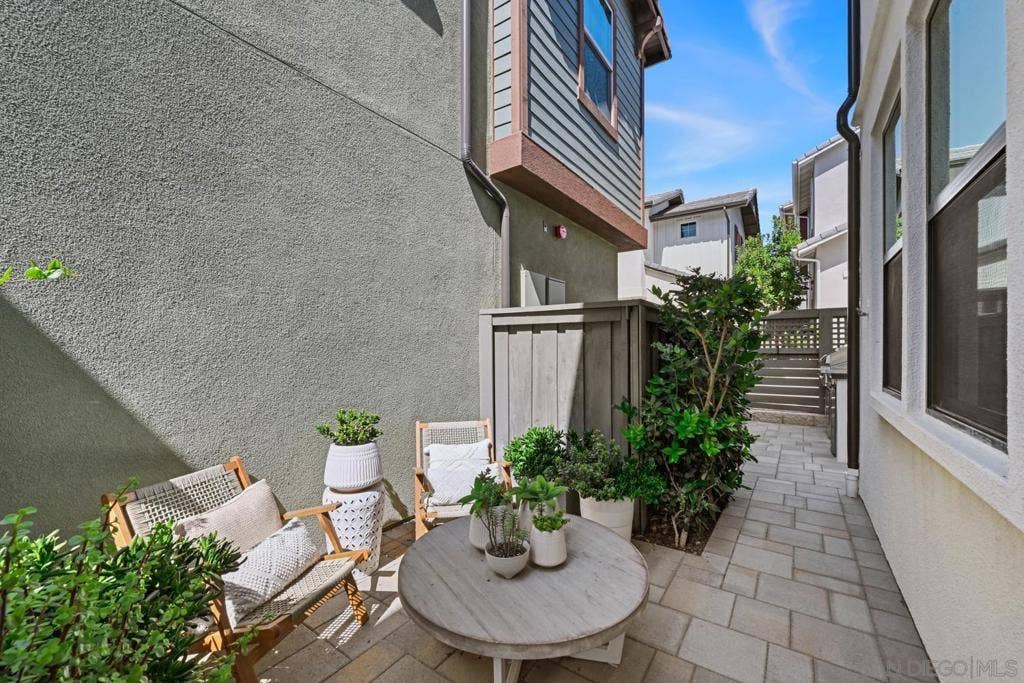 1156 E Cove Pl., Encinitas, CA 92024 1156 E Cove Pl., Encinitas, CA 92024