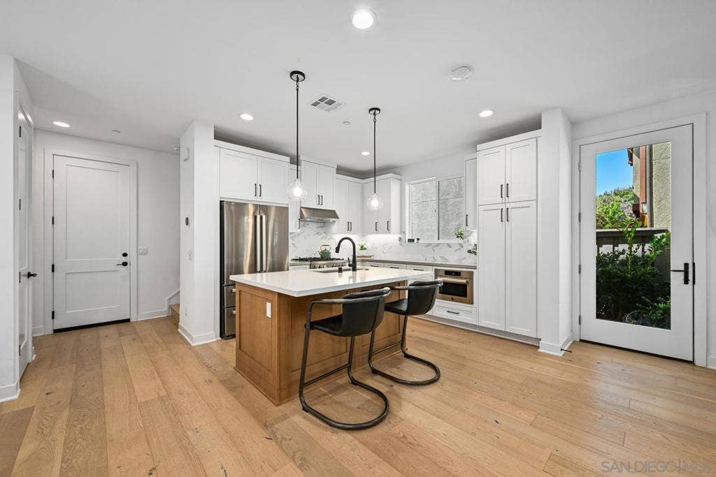 1156 E Cove Pl., Encinitas, CA 92024 1156 E Cove Pl., Encinitas, CA 92024