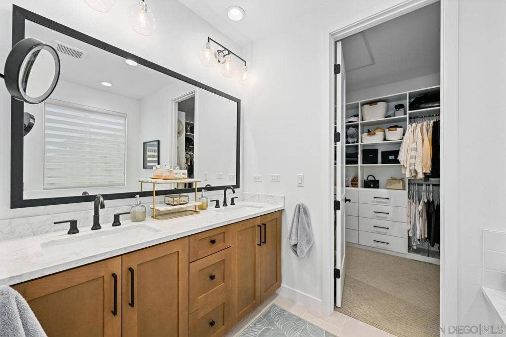 1156 E Cove Pl., Encinitas, CA 92024 1156 E Cove Pl., Encinitas, CA 92024