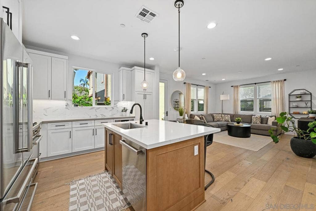 1156 E Cove Pl., Encinitas, CA 92024 1156 E Cove Pl., Encinitas, CA 92024