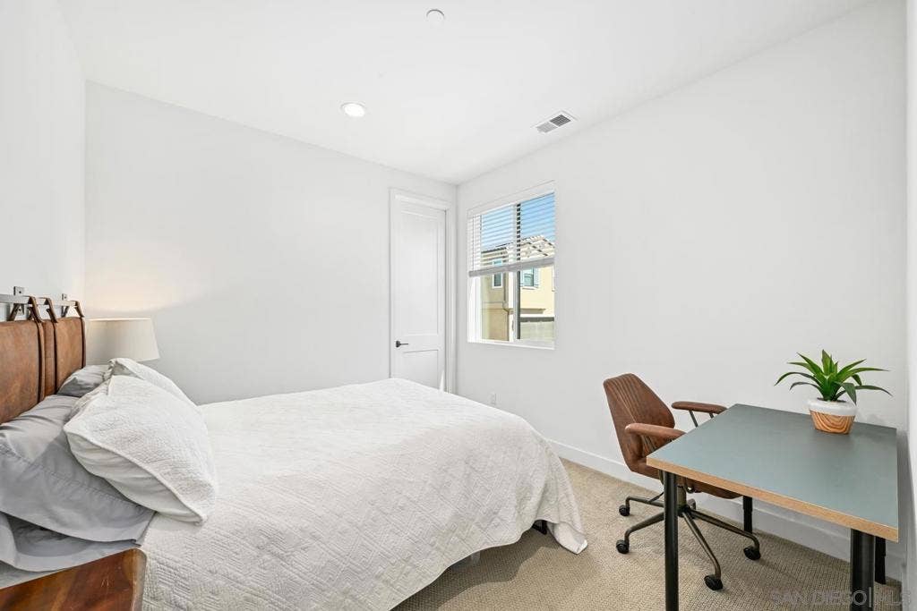 1156 E Cove Pl., Encinitas, CA 92024 1156 E Cove Pl., Encinitas, CA 92024