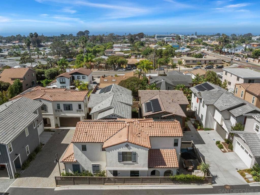 1156 E Cove Pl., Encinitas, CA 92024 1156 E Cove Pl., Encinitas, CA 92024
