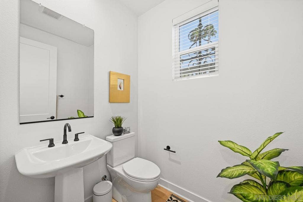 1156 E Cove Pl., Encinitas, CA 92024 1156 E Cove Pl., Encinitas, CA 92024