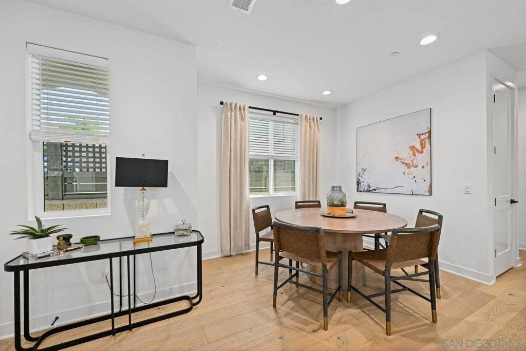 1156 E Cove Pl., Encinitas, CA 92024 1156 E Cove Pl., Encinitas, CA 92024