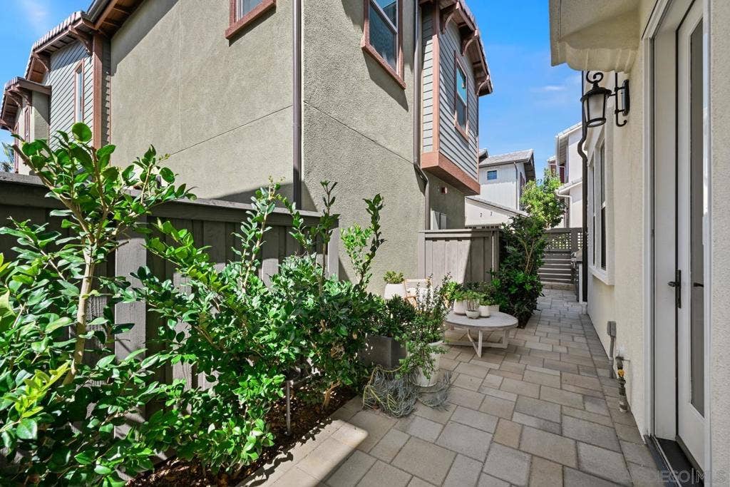 1156 E Cove Pl., Encinitas, CA 92024 1156 E Cove Pl., Encinitas, CA 92024