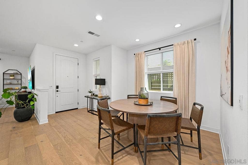 1156 E Cove Pl., Encinitas, CA 92024 1156 E Cove Pl., Encinitas, CA 92024
